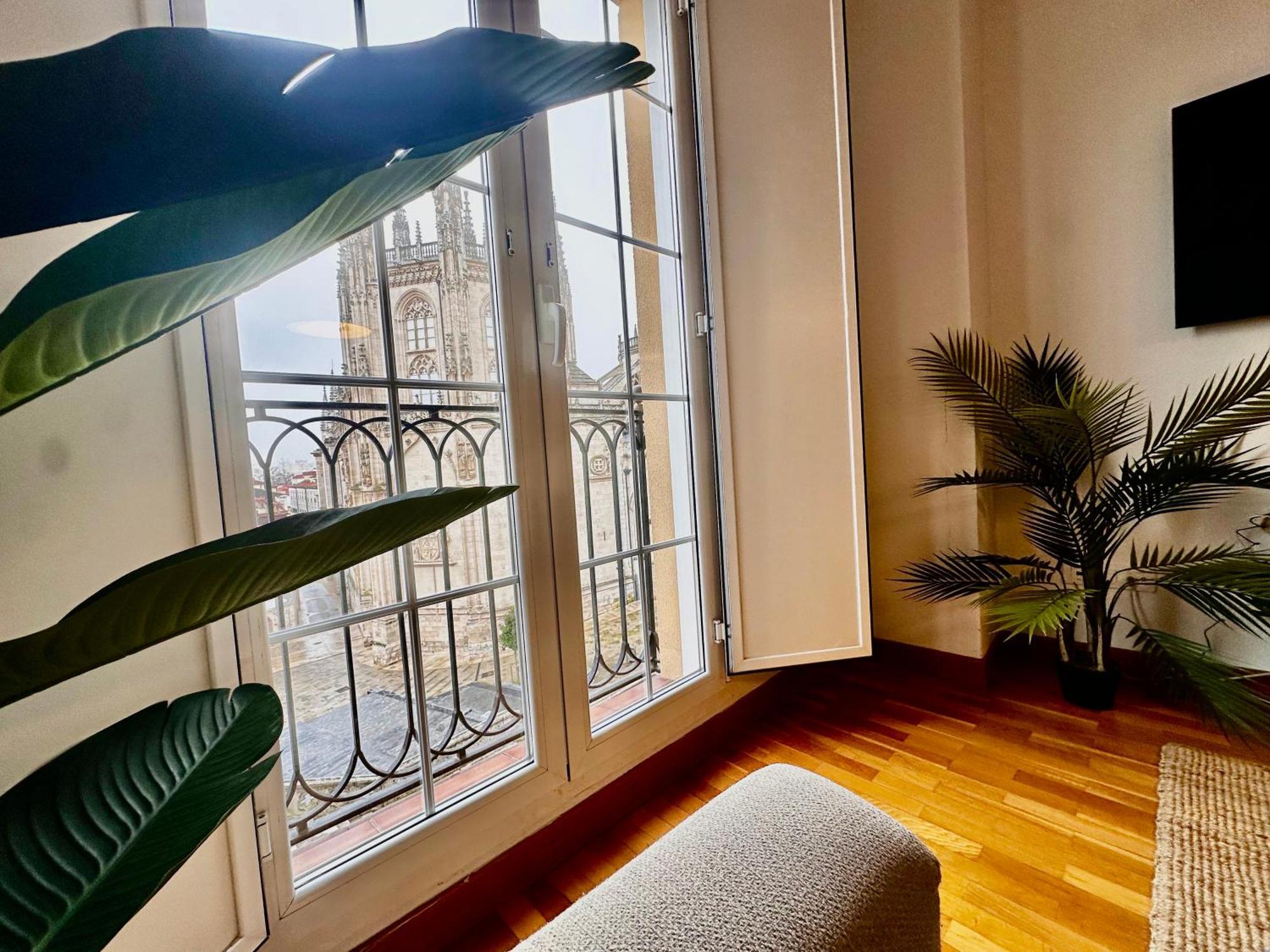 Atuaire Home Balcon Con Vistas A La Catedral De Burgos Bagian luar foto
